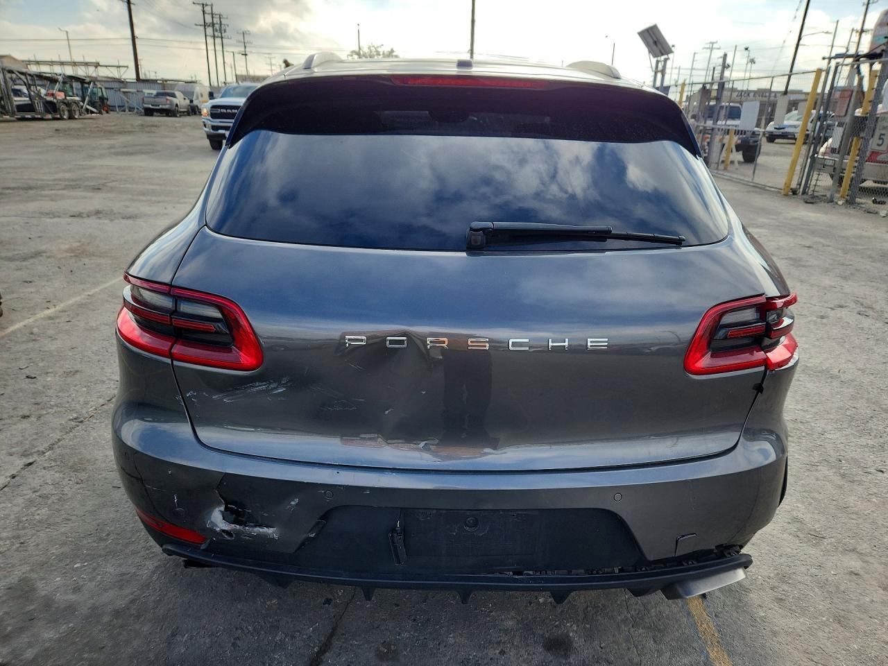 2018 Porsche Macan - Image 6