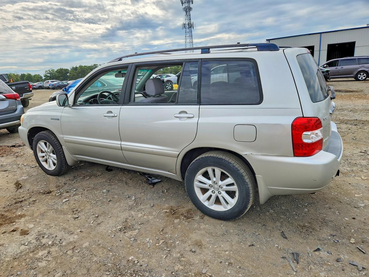 2006 Toyota Highlander Hybrid - Image 2