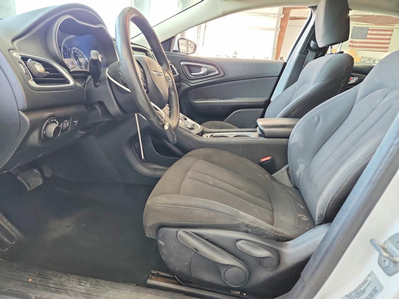 2015 Chrysler 200 Limited - Image 7