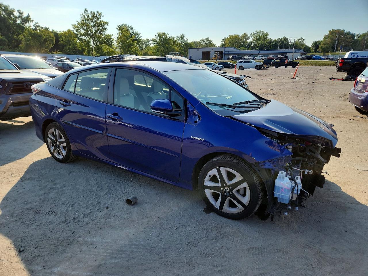 2016 Toyota Prius Three Touring - Image 4
