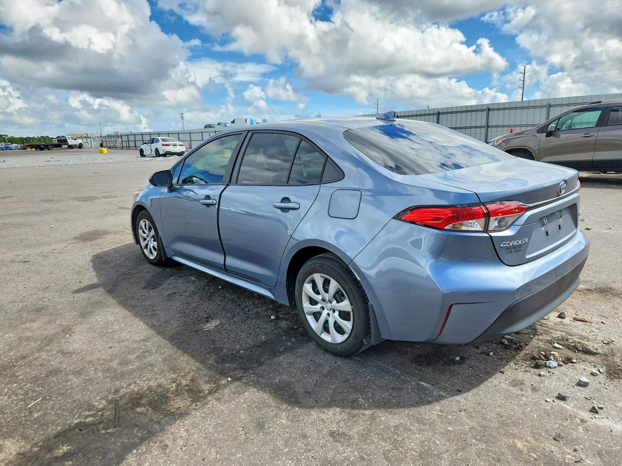 2025 Toyota Corolla Le - Фото 2