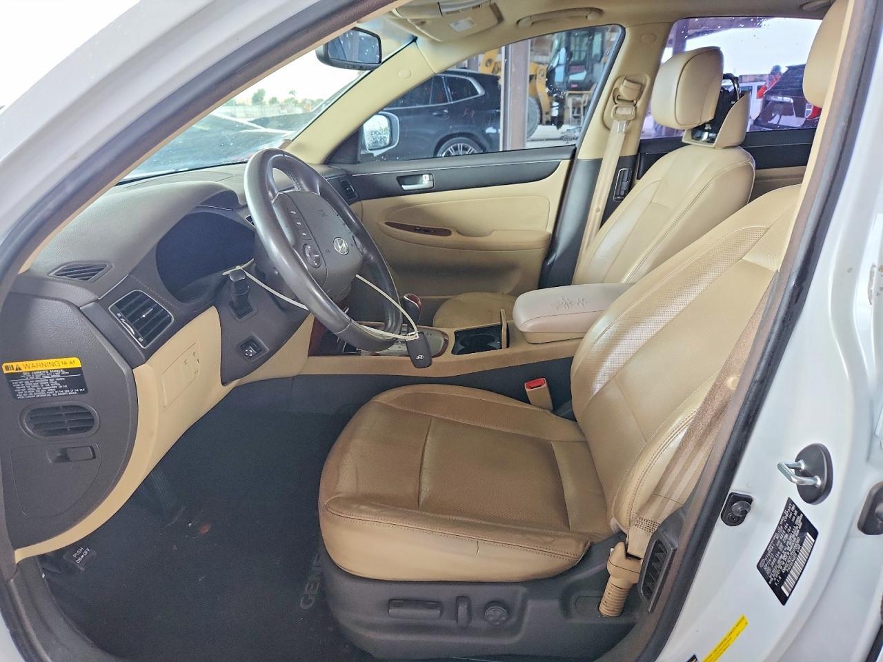 2013 Hyundai Genesis 3.8L - Фото 7