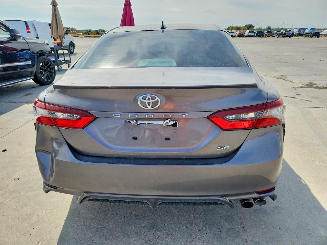2022 Toyota Camry Se - Фото 6