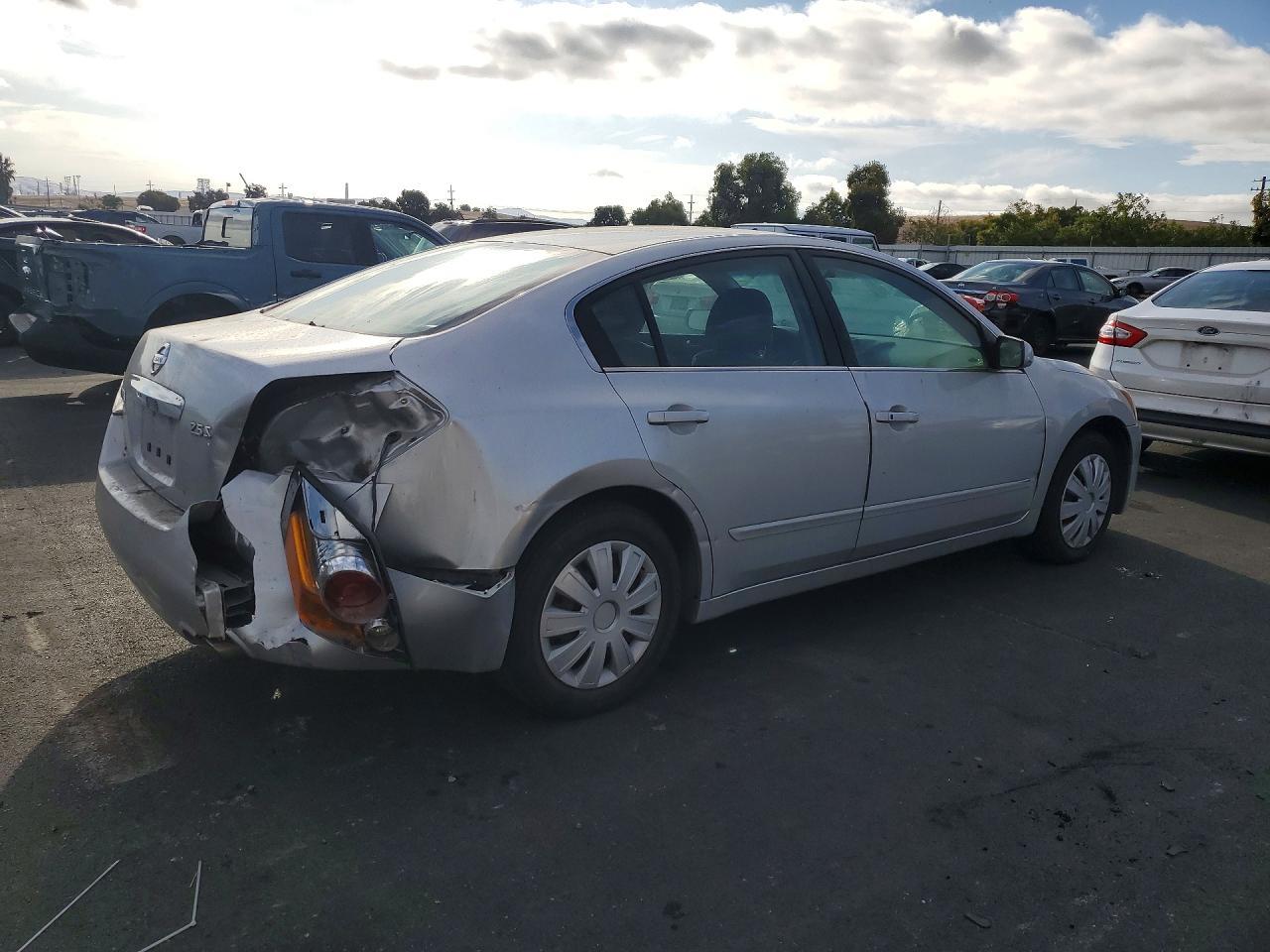 2012 Nissan Altima 2.5 - Image 3