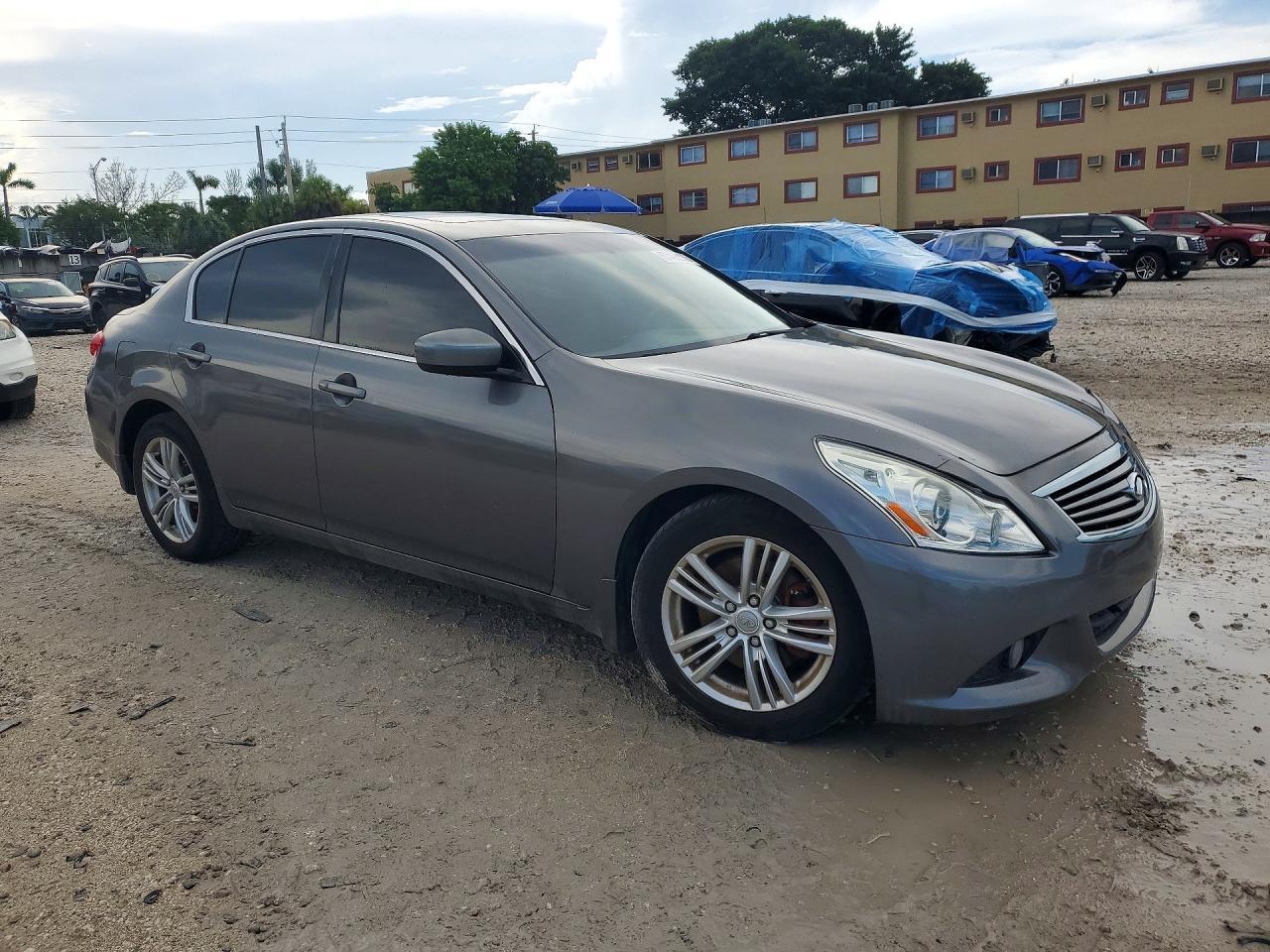 2013 Infiniti G37 Sedan Journey - Image 4