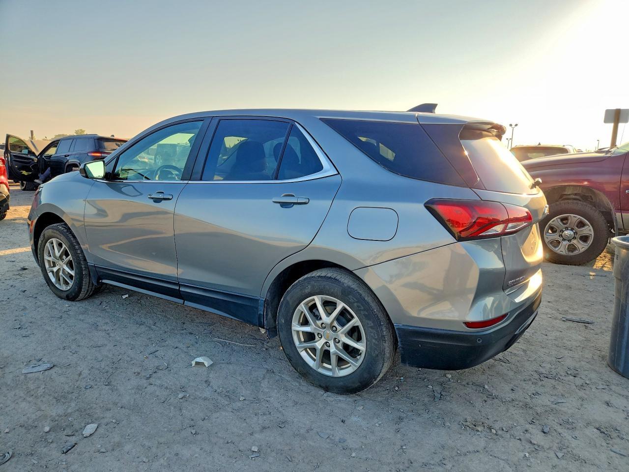 2023 Chevrolet Equinox Lt - Image 2