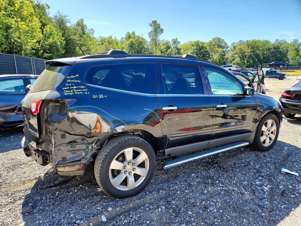 2011 Chevrolet Traverse Lt - Image 3