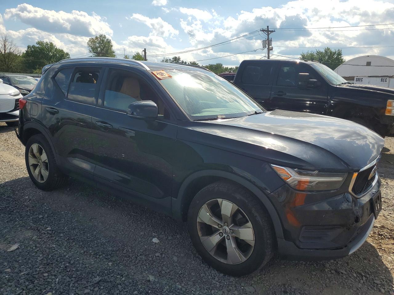2020 Volvo Xc40 T5 Momentum - Image 4