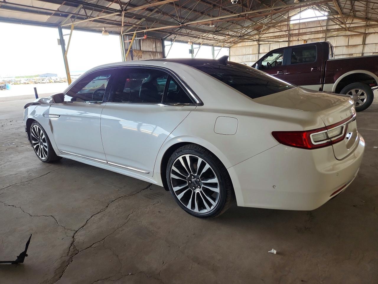 2018 Lincoln Continental Reserve - Image 2