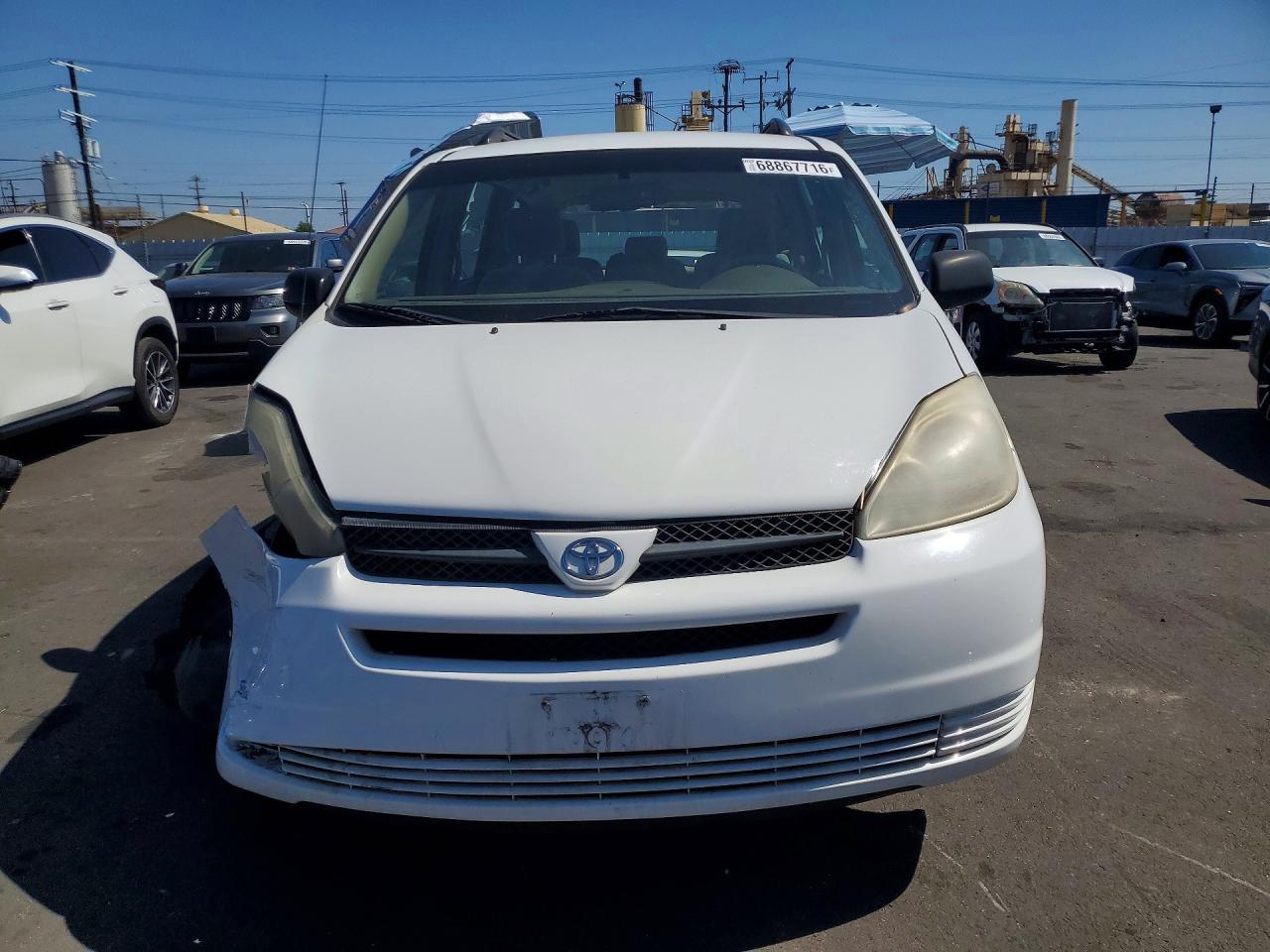 2004 Toyota Sienna Ce 8 Passenger - Image 5
