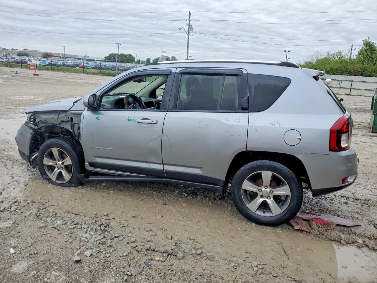 2017 Jeep Compass Latitude - Фото 2