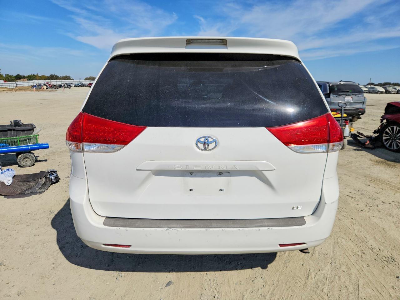 2012 Toyota Sienna Le 8-Passenger - Фото 6