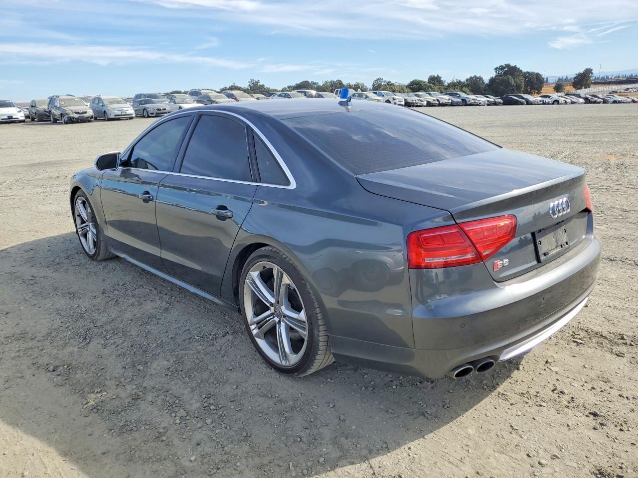 2013 Audi S8 Quattro - Фото 2