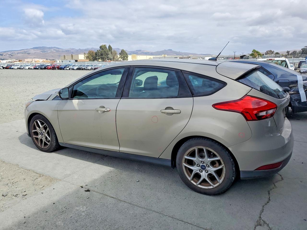 2015 Ford Focus Se - Image 2