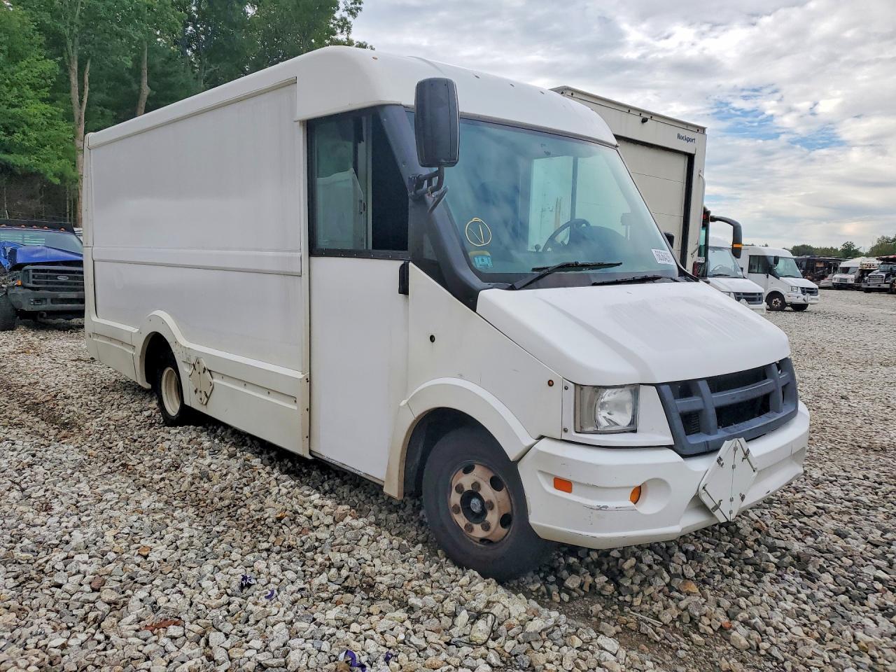 2013 Isuzu Npr Hd - Delivery Van - Image 4
