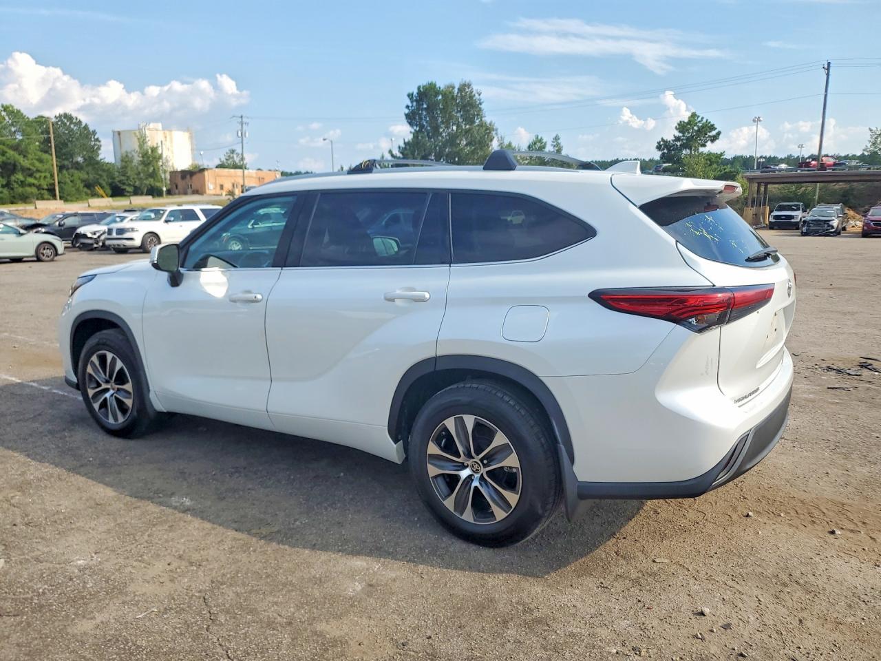 2022 Toyota Highlander Xle - Фото 2