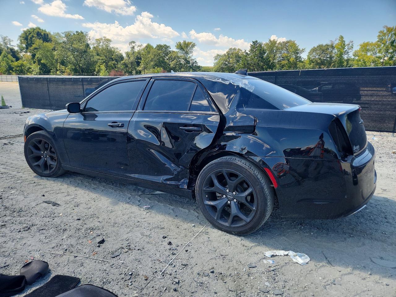 2023 Chrysler 300 Touring - Фото 2