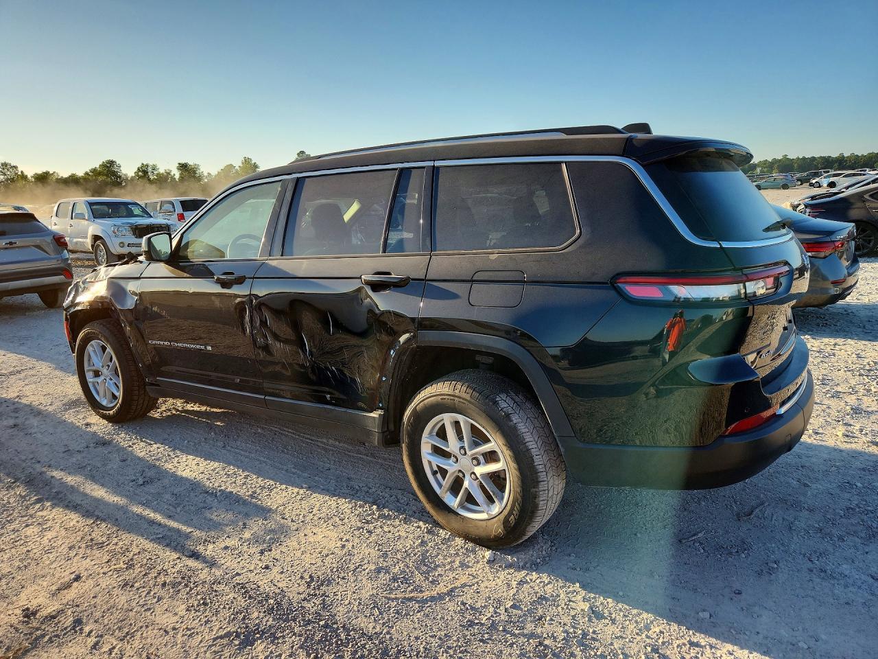 2023 Jeep Grand Cherokee L Laredo - Image 2