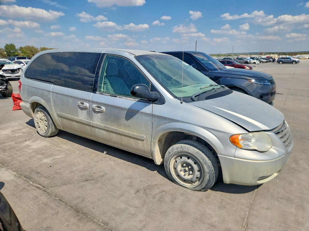 2005 Chrysler Town & Country Lx - Фото 4