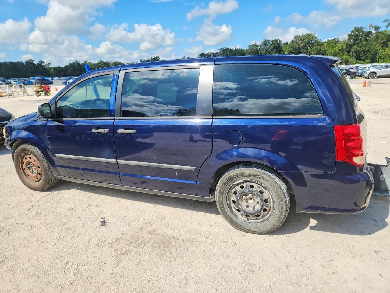 2014 Dodge Grand Caravan Se - Image 2