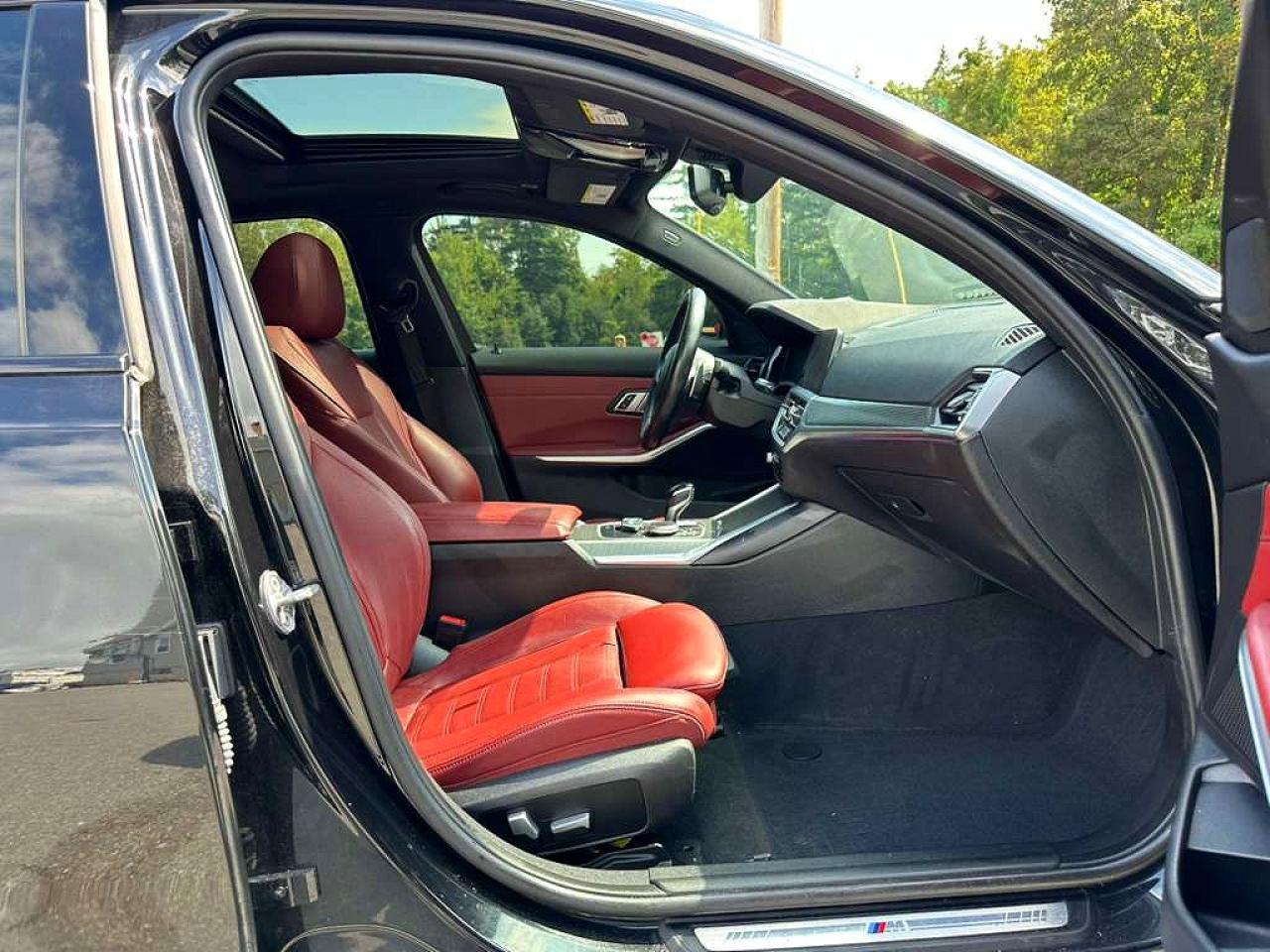 2022 BMW 330Xi - Фото 7