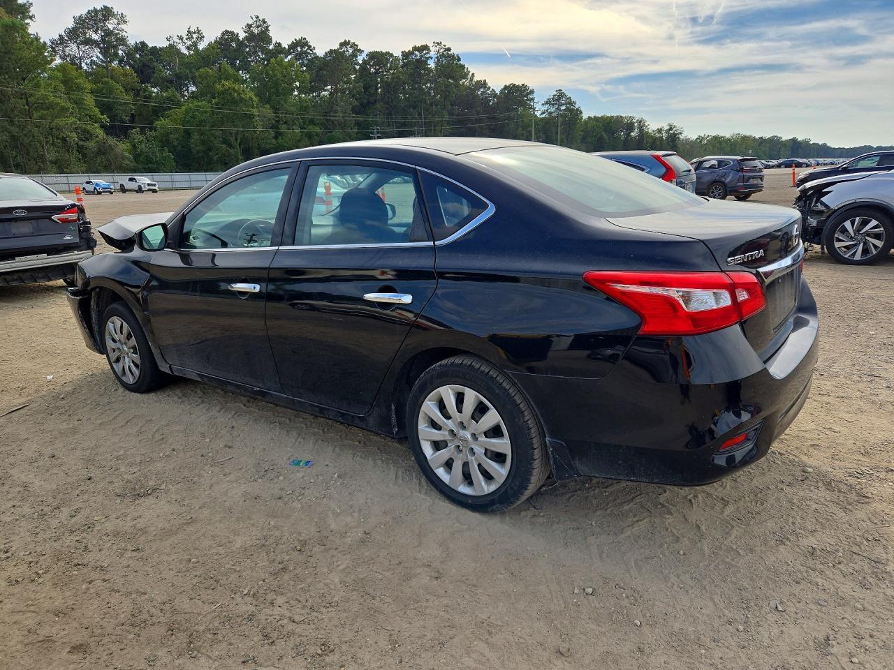 2019 Nissan Sentra S - Фото 2