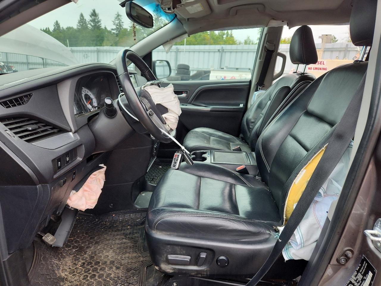 2017 Toyota Sienna Se - Image 7