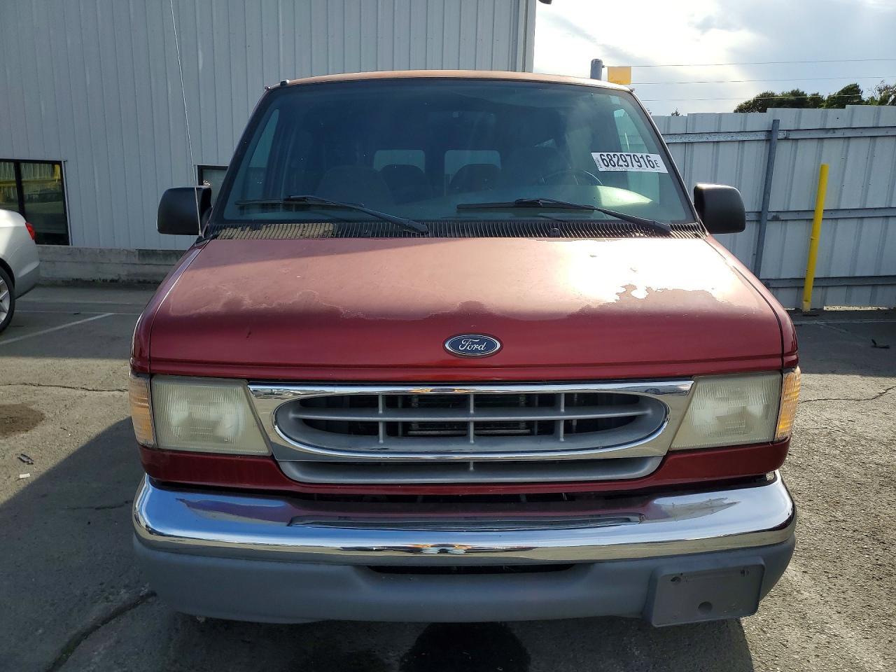 2000 Ford Econoline E150 Wagon - Image 5
