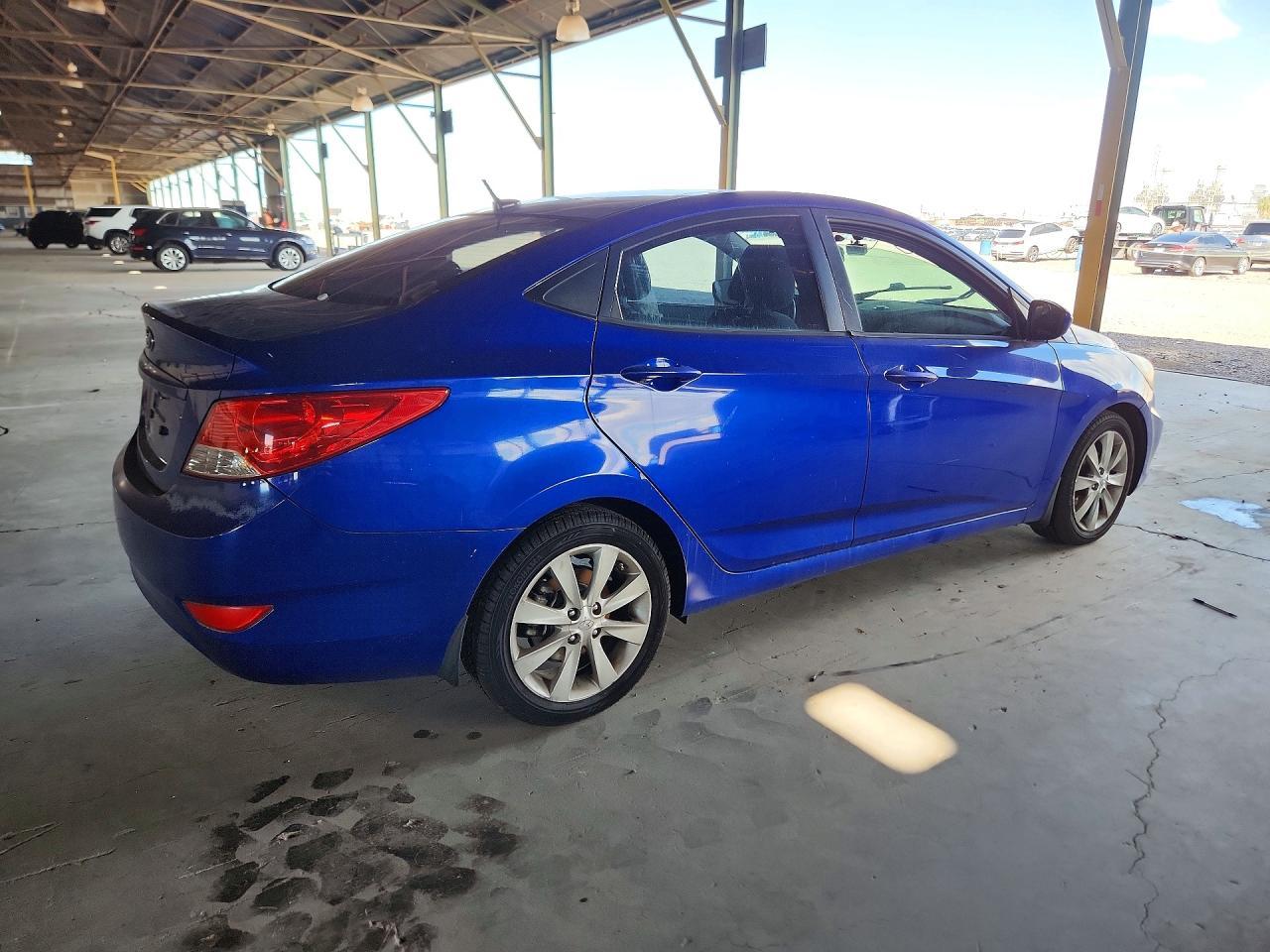 2013 Hyundai Accent Gls - Фото 3