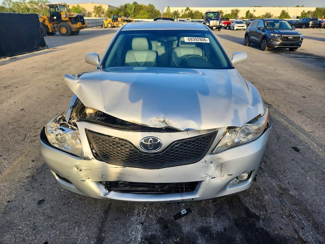 2011 Toyota Camry Xle V6 - Image 5