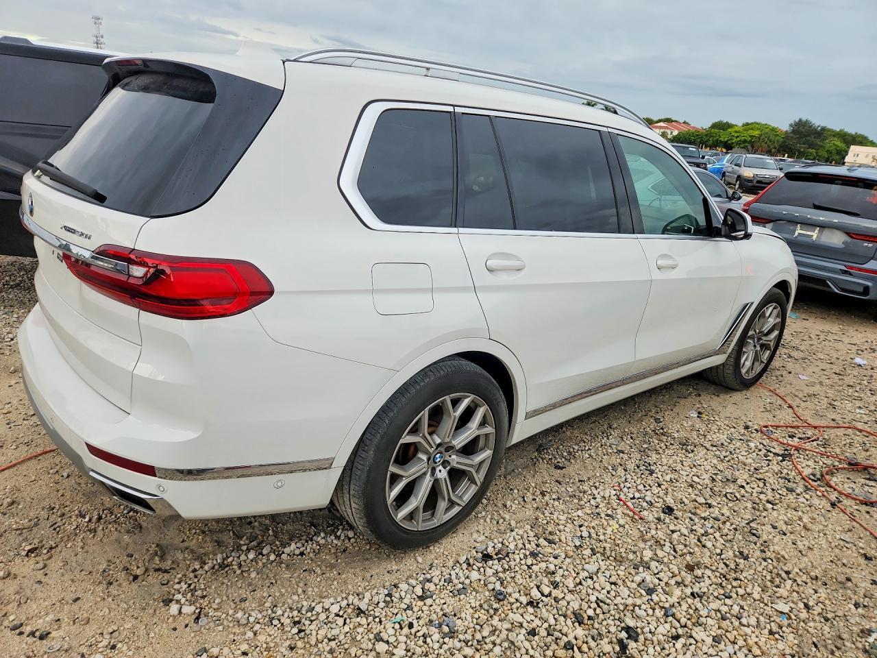 2019 BMW X7 xDrive50I - Image 3