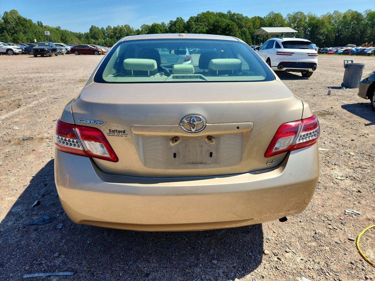 2010 Toyota Camry Le - Фото 6