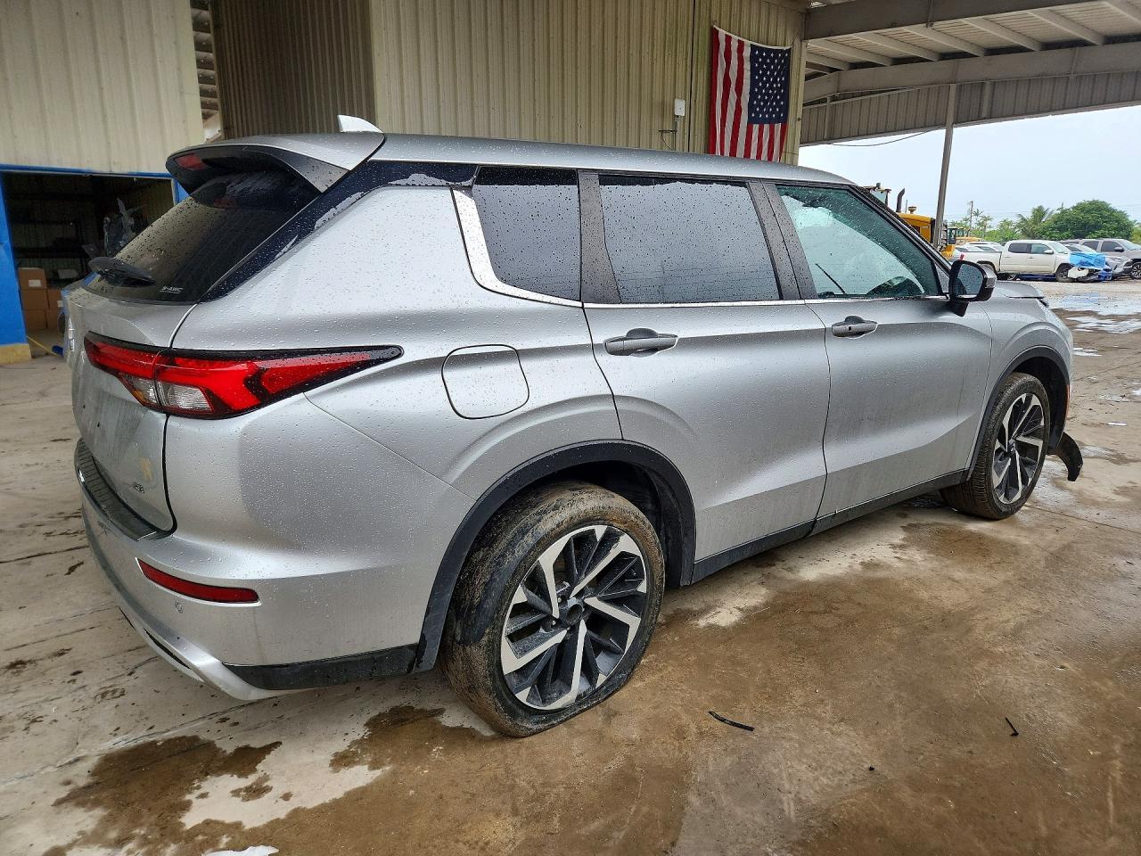 2023 Mitsubishi Outlander Se - Фото 3