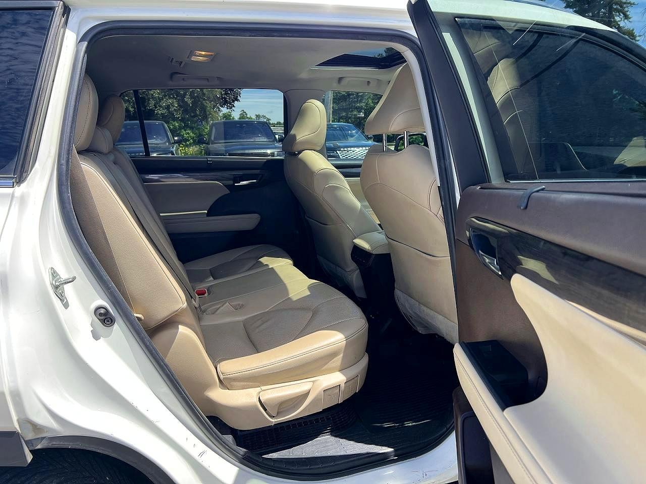 2021 Toyota Highlander Hybrid Limited - Image 6