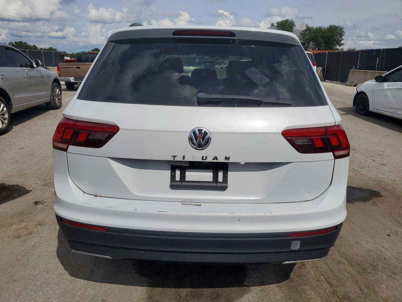 2019 Volkswagen Tiguan S - Фото 6