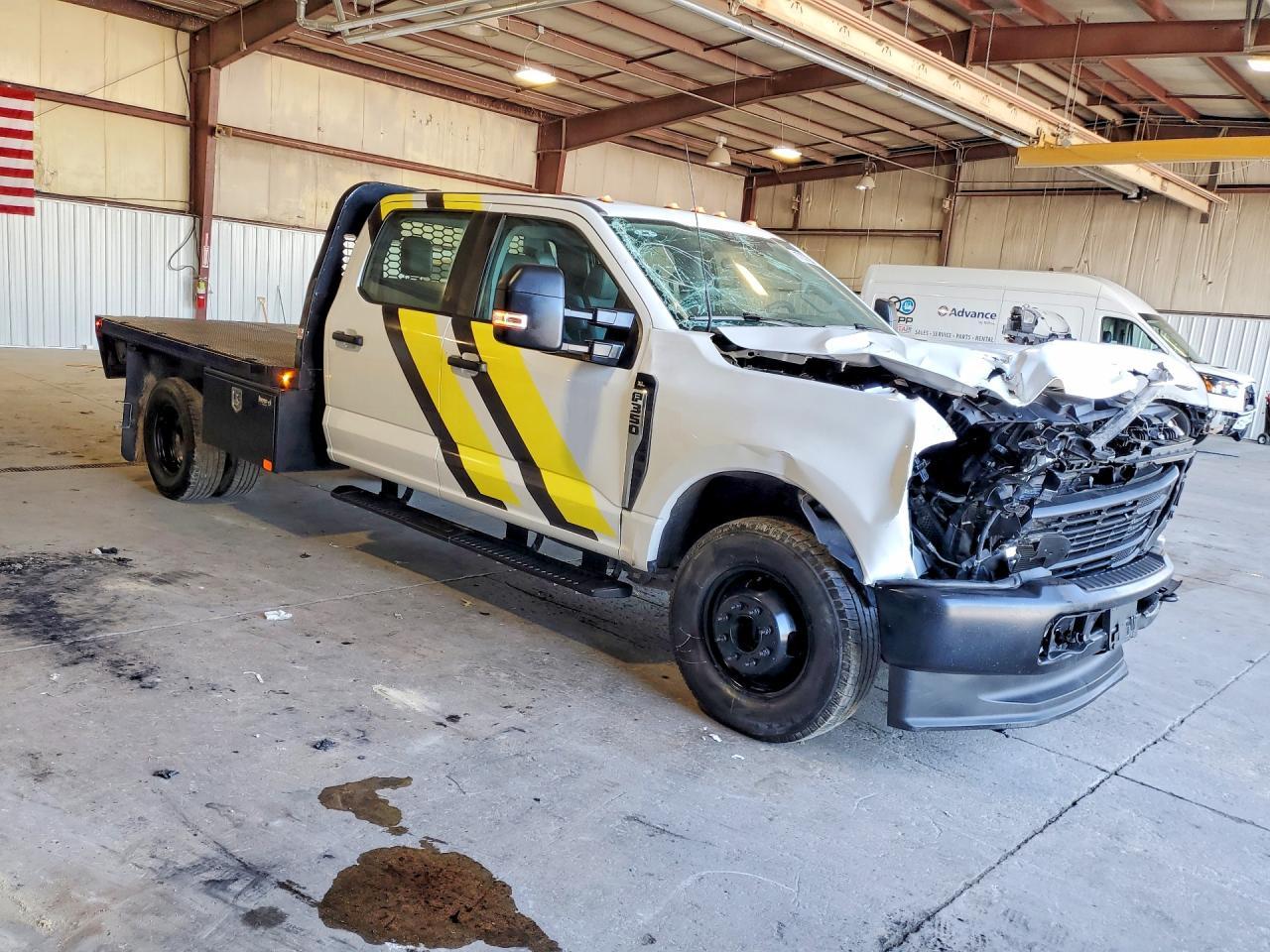 2025 Ford F350 Super Duty - Фото 4