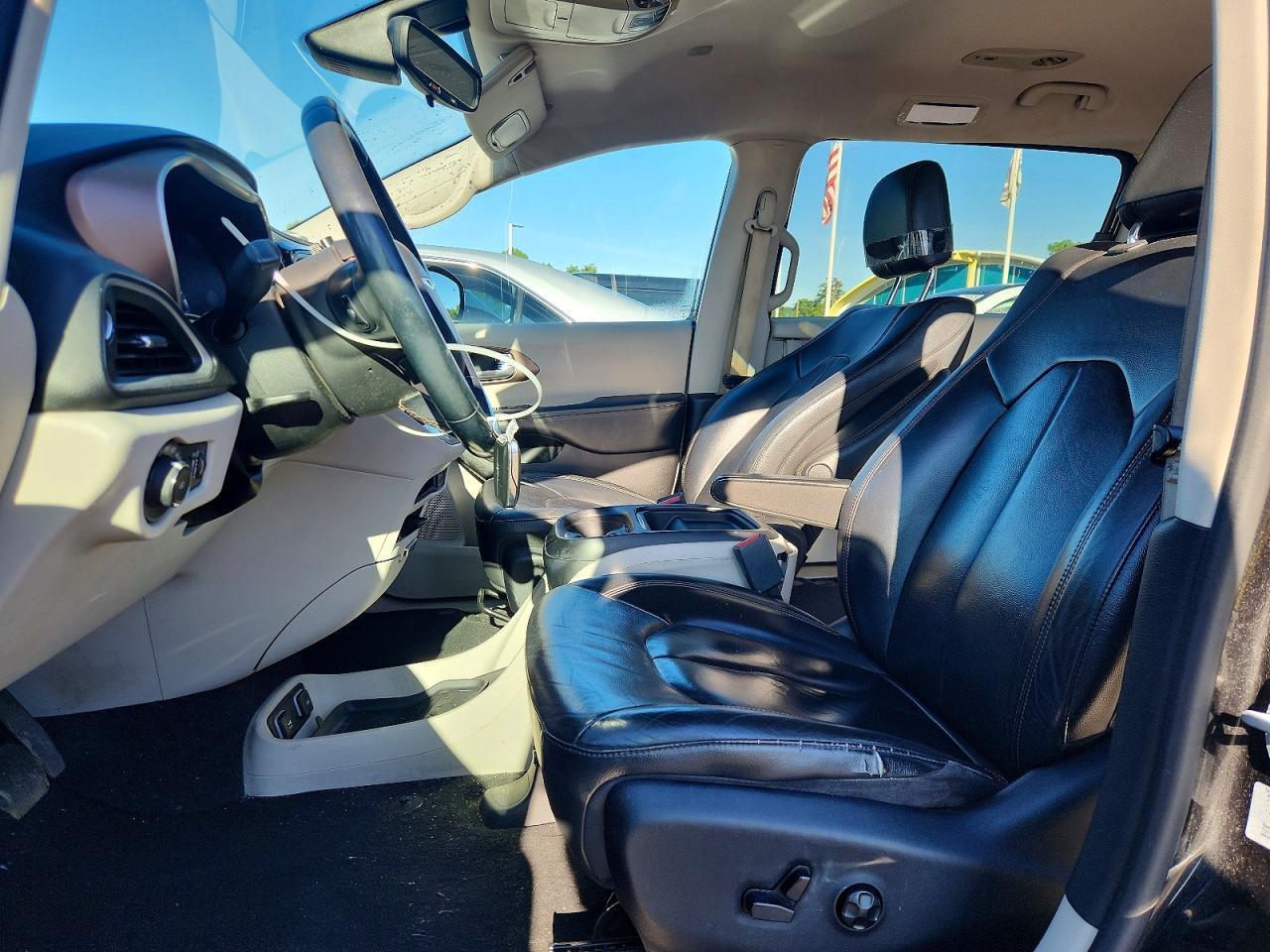 2017 Chrysler Pacifica Touring L - Image 7