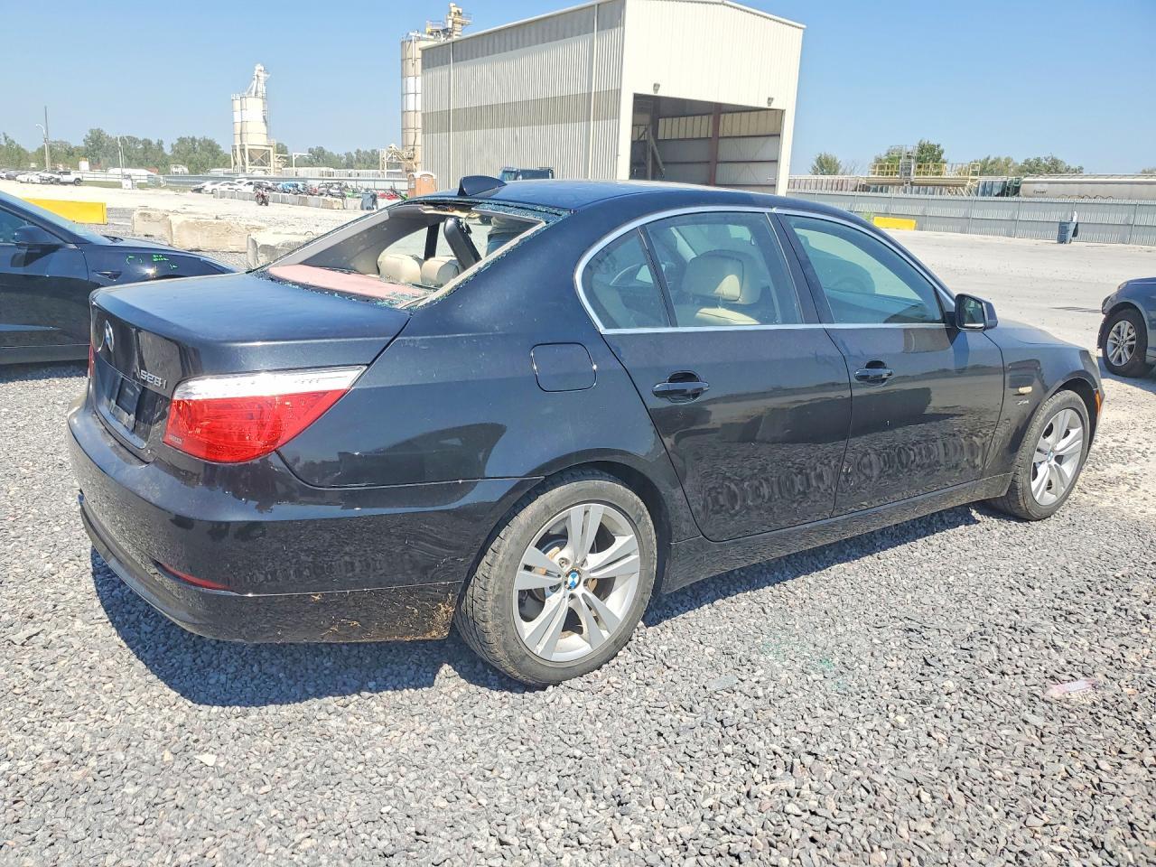 2010 BMW 528 Xi - Фото 3
