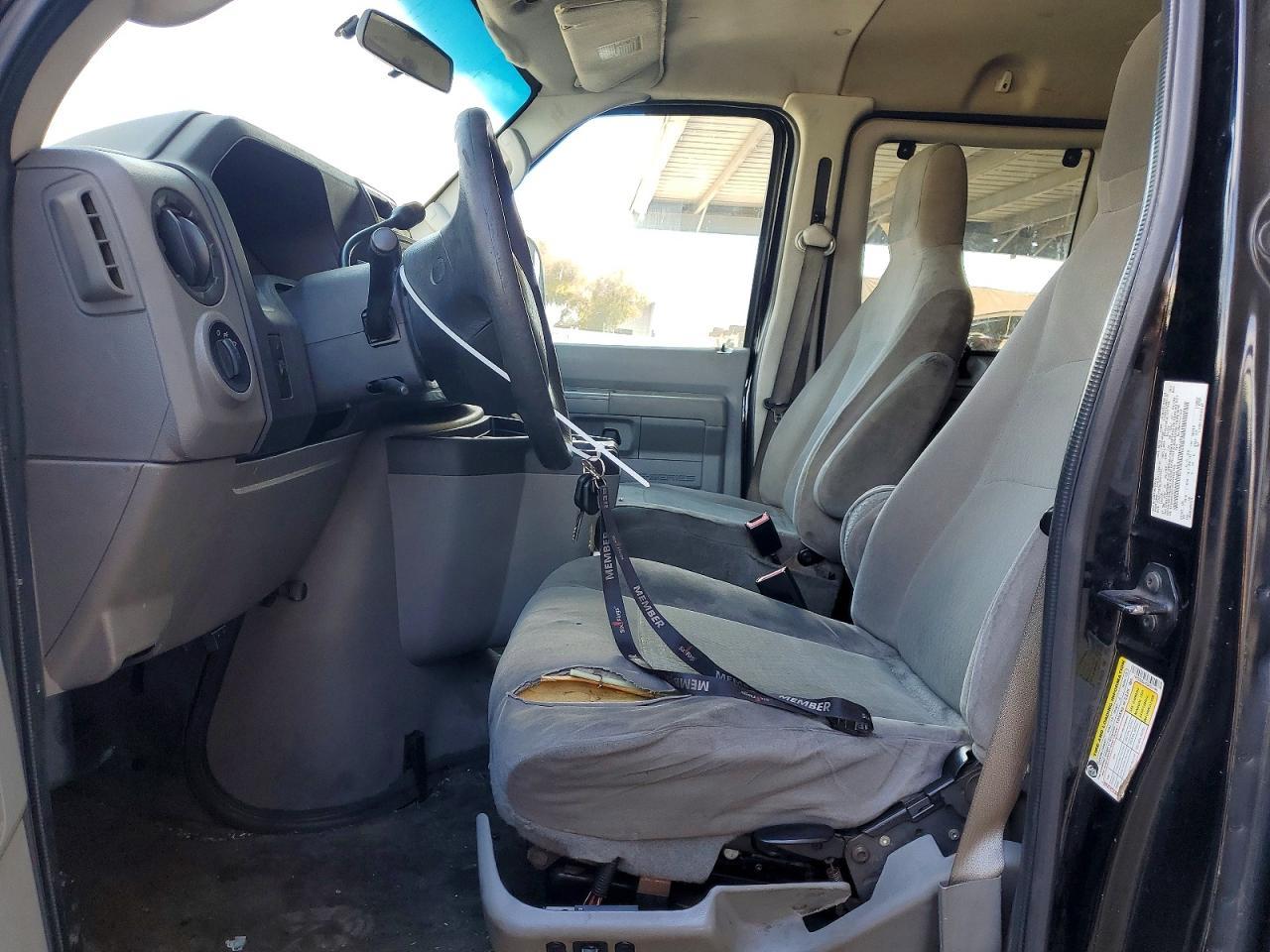 2012 Ford Econoline E350 Super Duty Wagon - Image 7