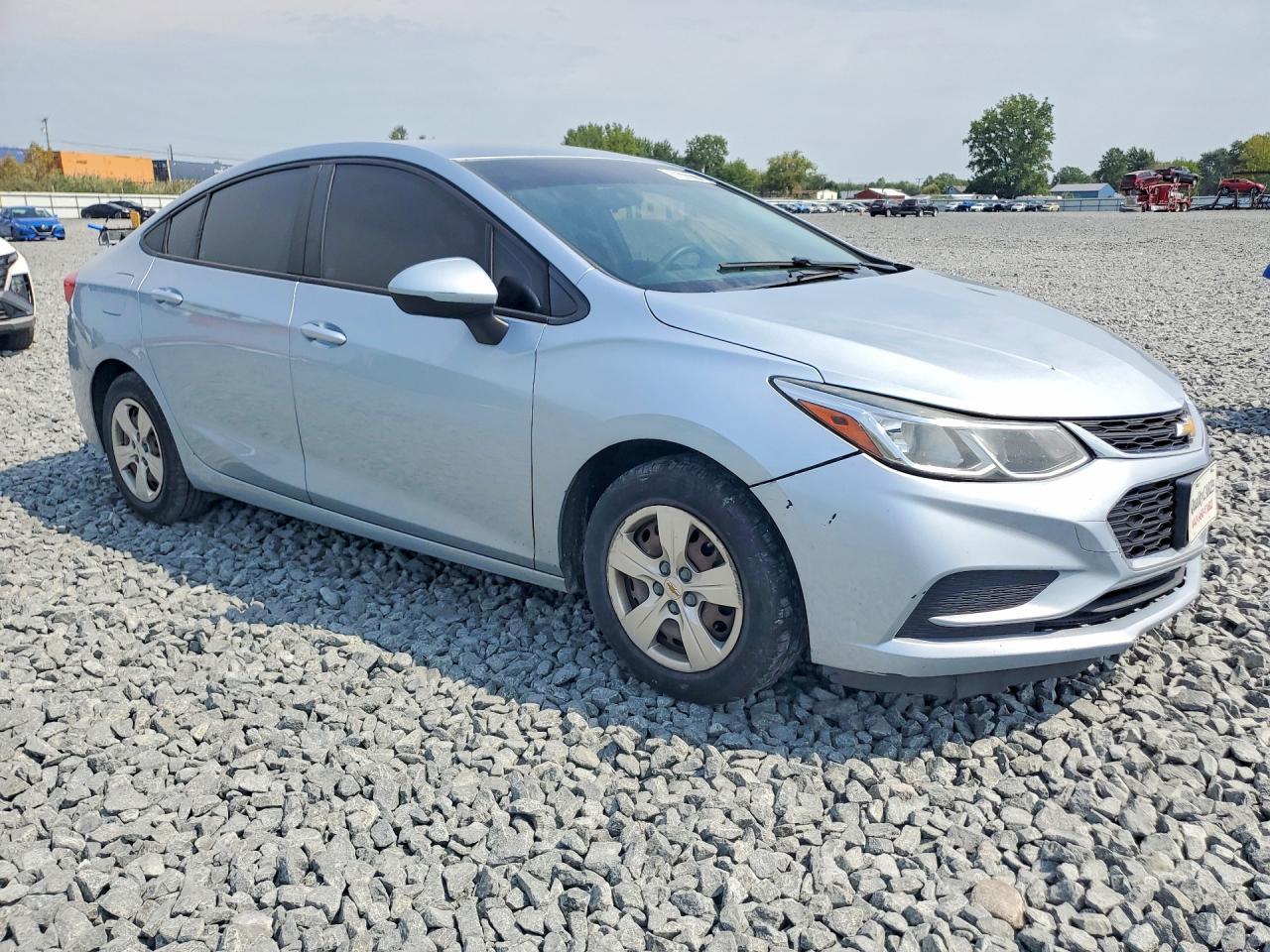 2017 Chevrolet Cruze Ls - Фото 4
