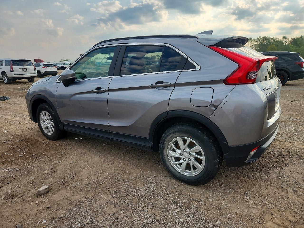2019 Mitsubishi Eclipse Cross Es - Image 2