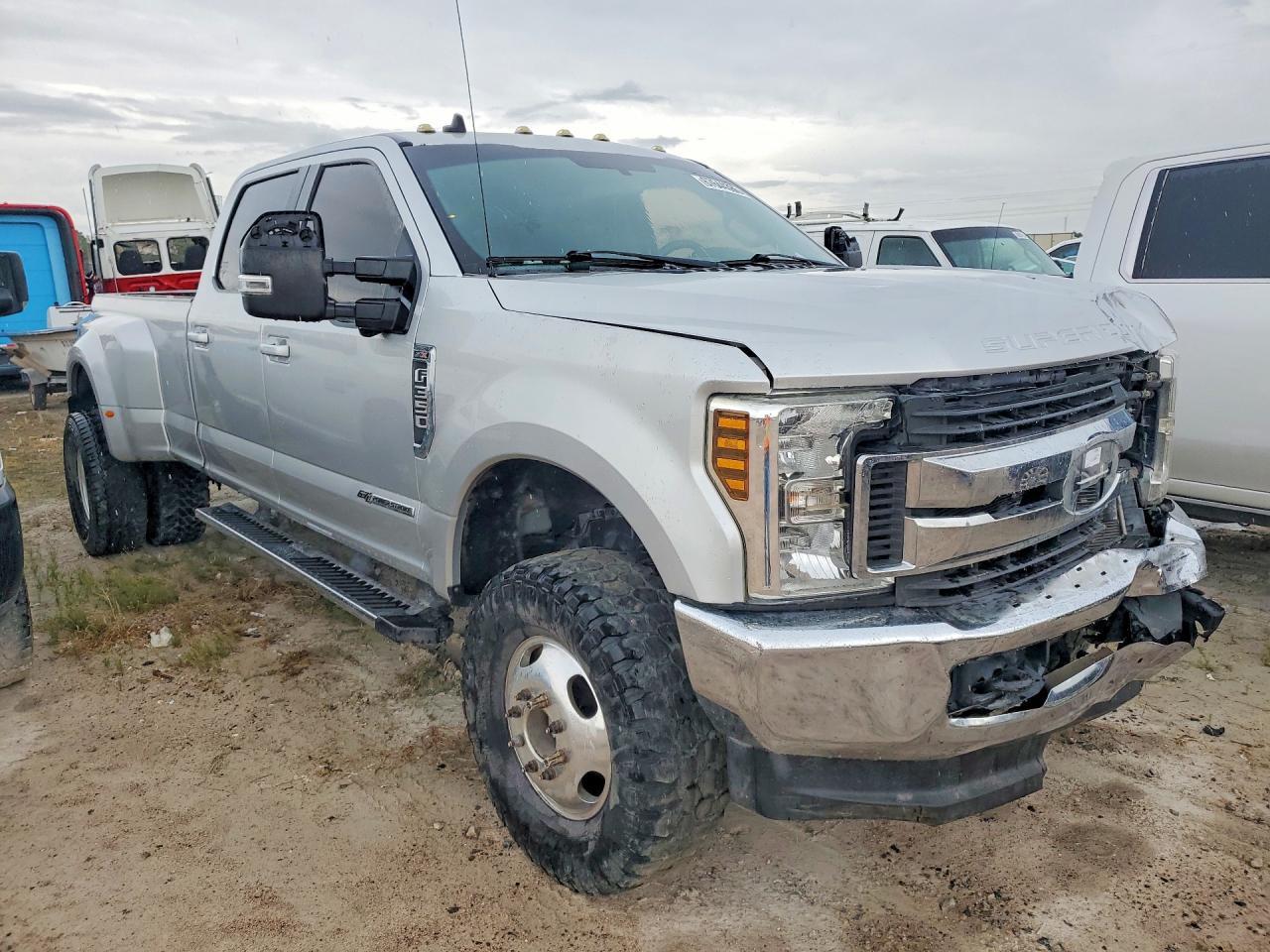 2019 Ford F350 Super Duty - Фото 4