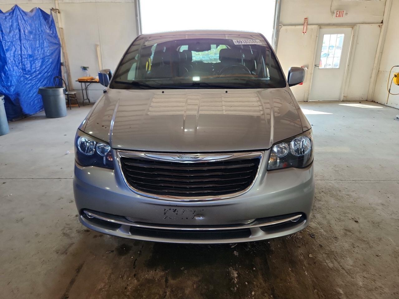 2015 Chrysler Town & Country S - Image 5