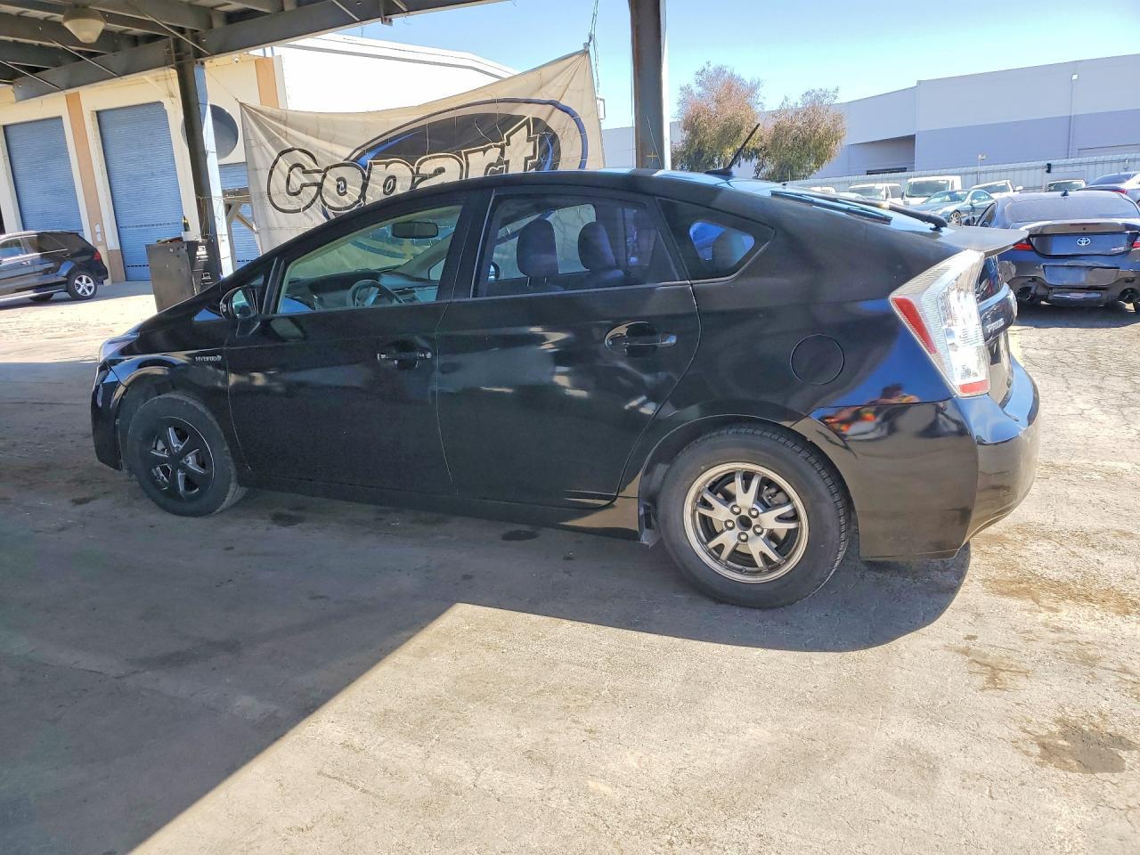 2010 Toyota Prius Iv - Image 2