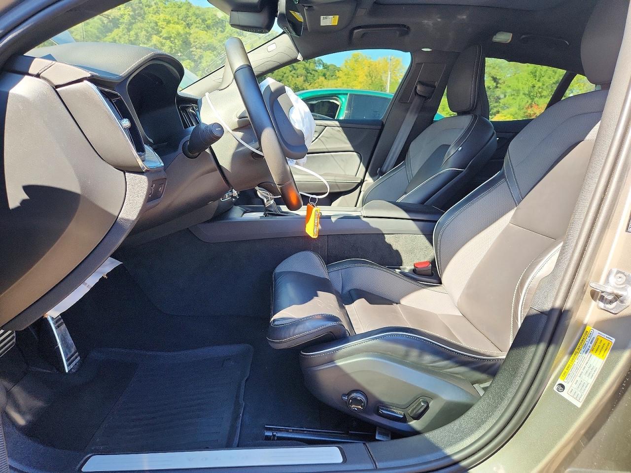 2021 Volvo S60 T6 R-Design - Image 7