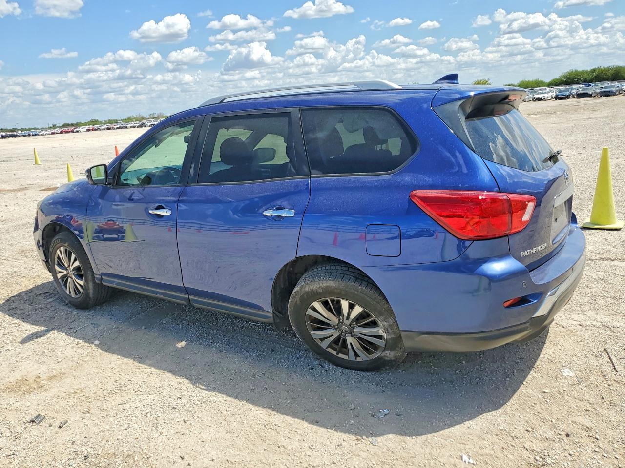 2019 Nissan Pathfinder Sv - Image 2