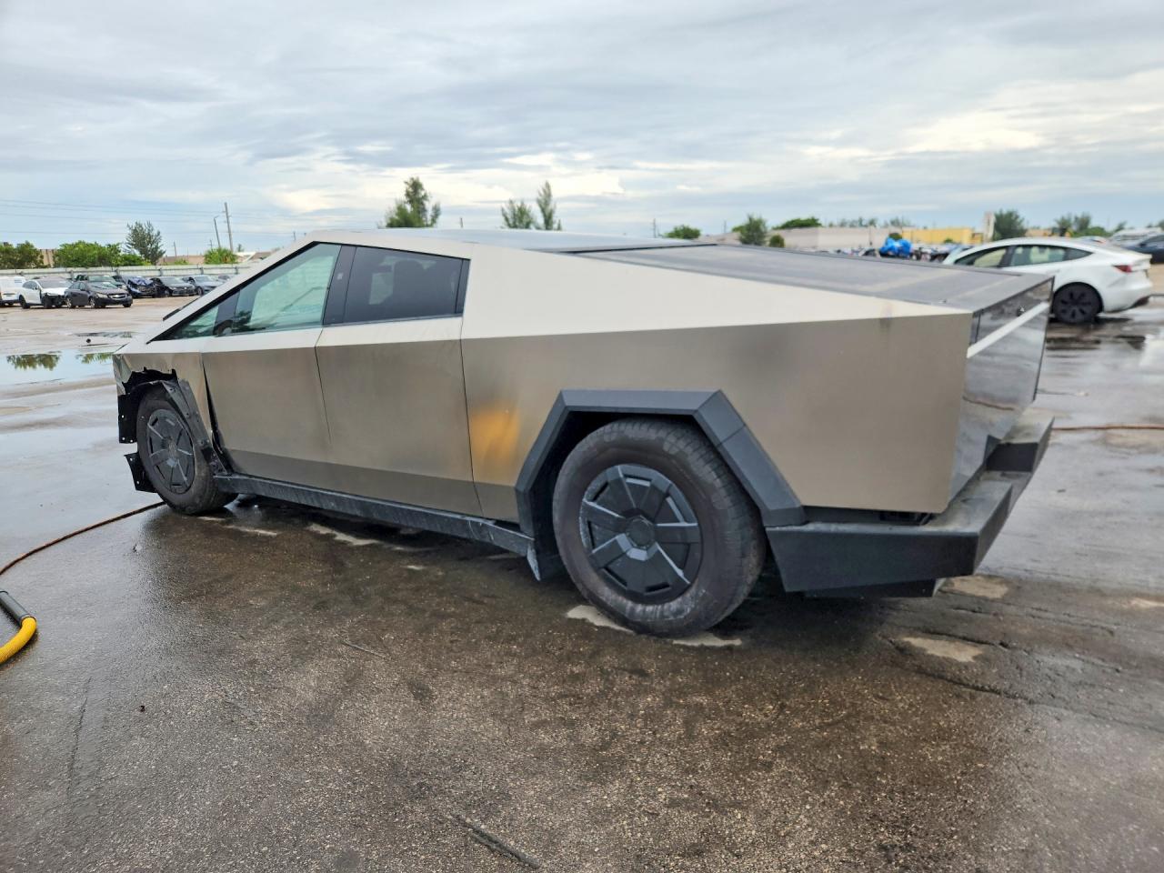 2024 Tesla Cybertruck - Фото 2