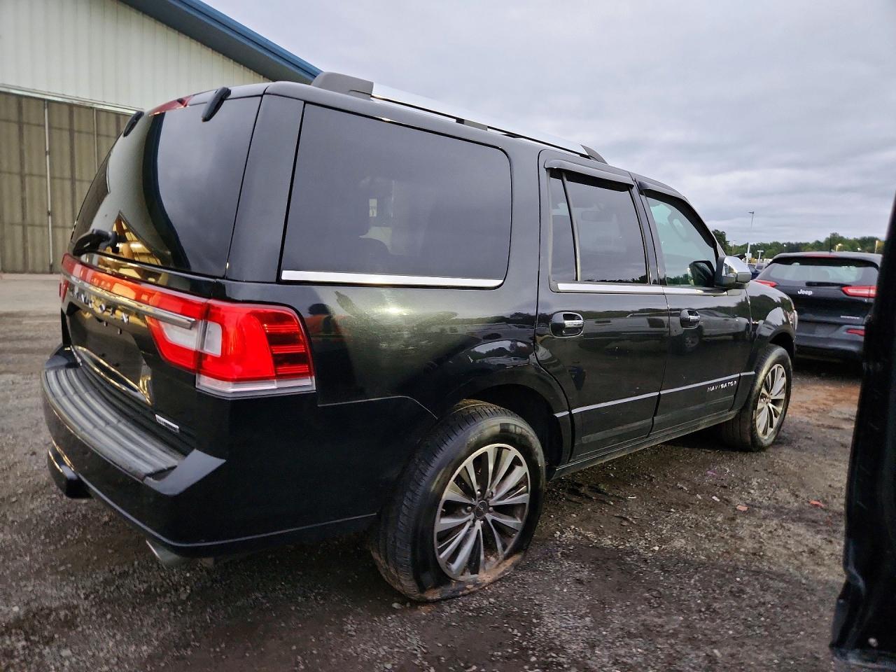 2015 Lincoln Navigator - Image 3