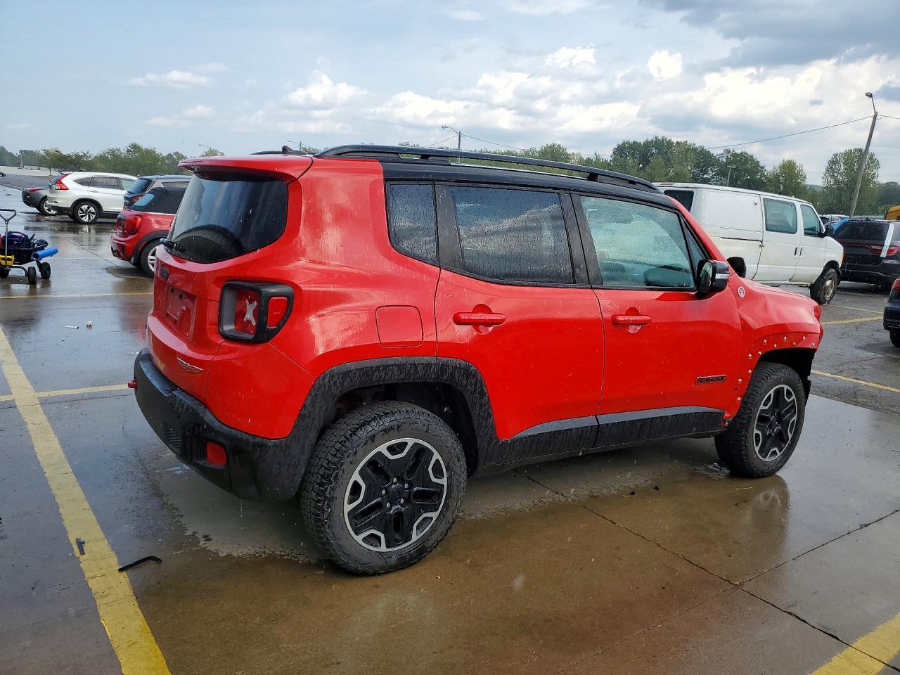 2016 Jeep Renegade Trailhawk - Image 3