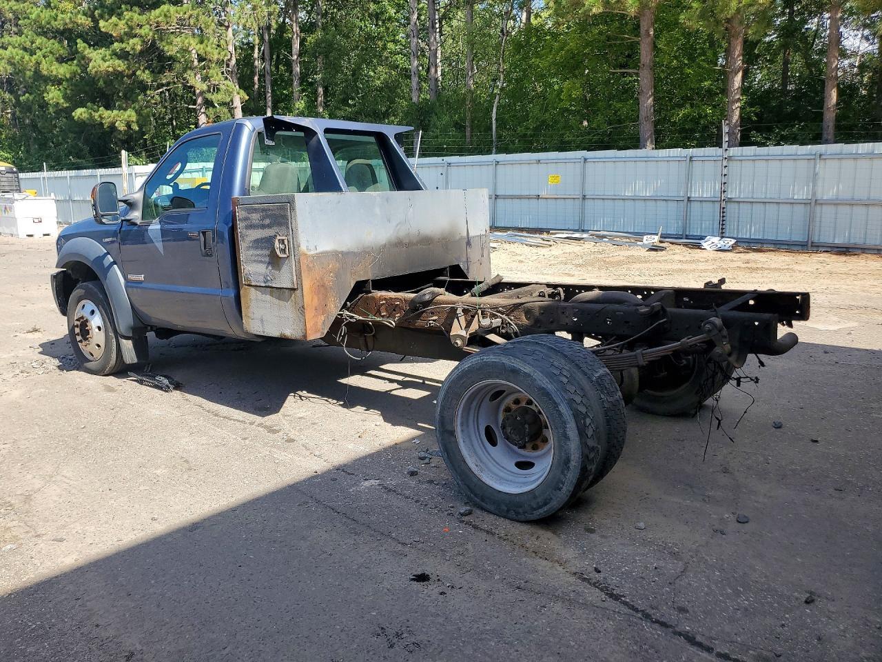 2006 Ford F550 Super Duty - Image 2